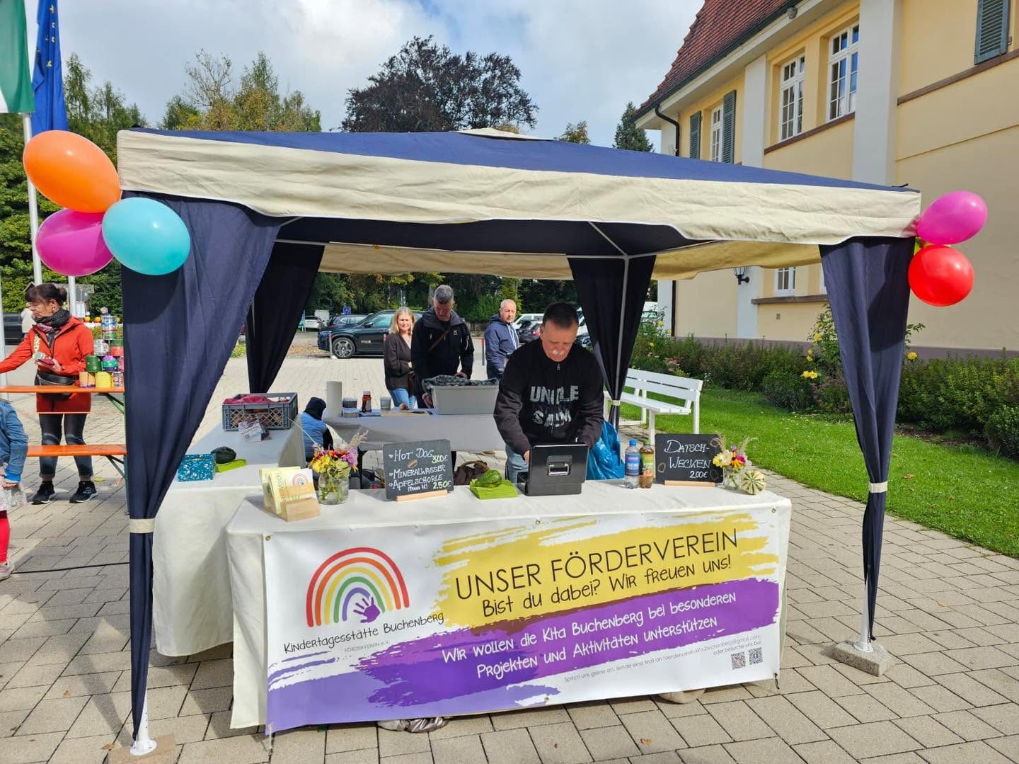 Der Förderverein-Stand beim Puppenfestival